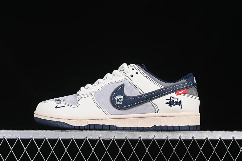 All categories Nk SB Dunk Series Nk SB Dunk Low High-end customized low-top sneakers Nk SB Dunk Low Stusi co-branded signature navy blue hook Anniversary high-end customized low-top casual sneakers DM6868-034